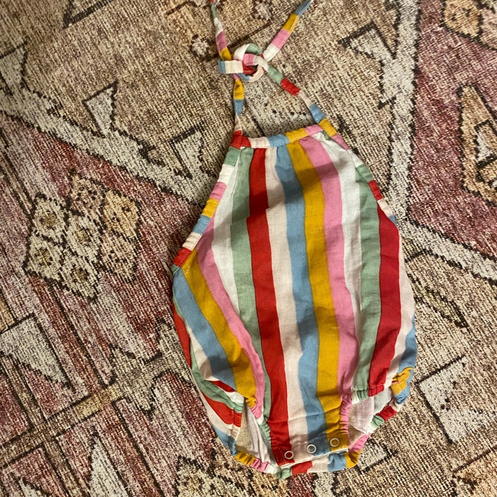 Adorable bubble suit / romper 0-3M